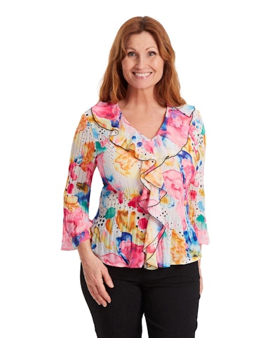 Produktbild zu Plissierte Bluse mit farbenfrohem Muster auf weißem Untergrund von KRISS